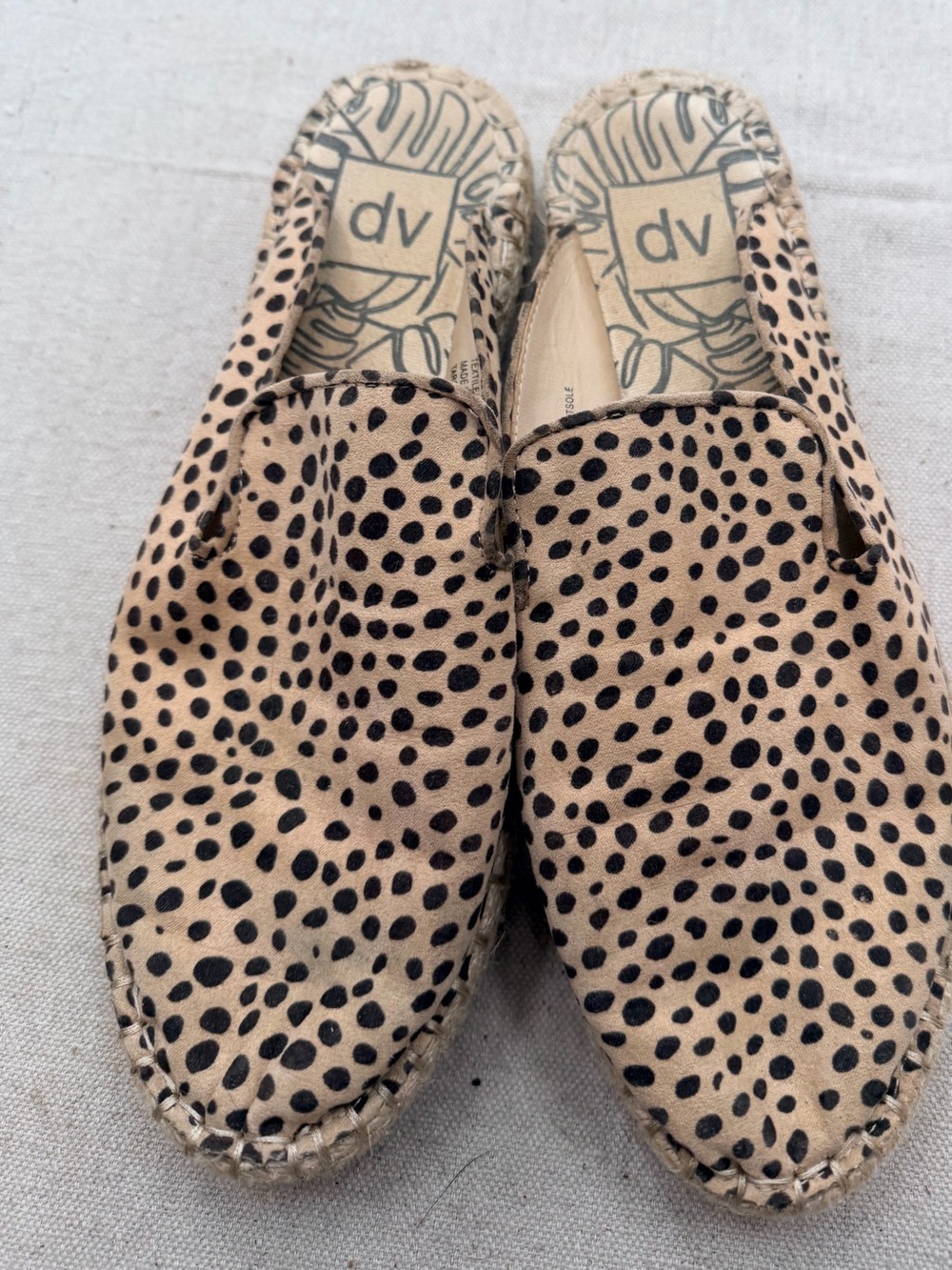 dv Leopard Print Slip-On Flats in Beige and Black